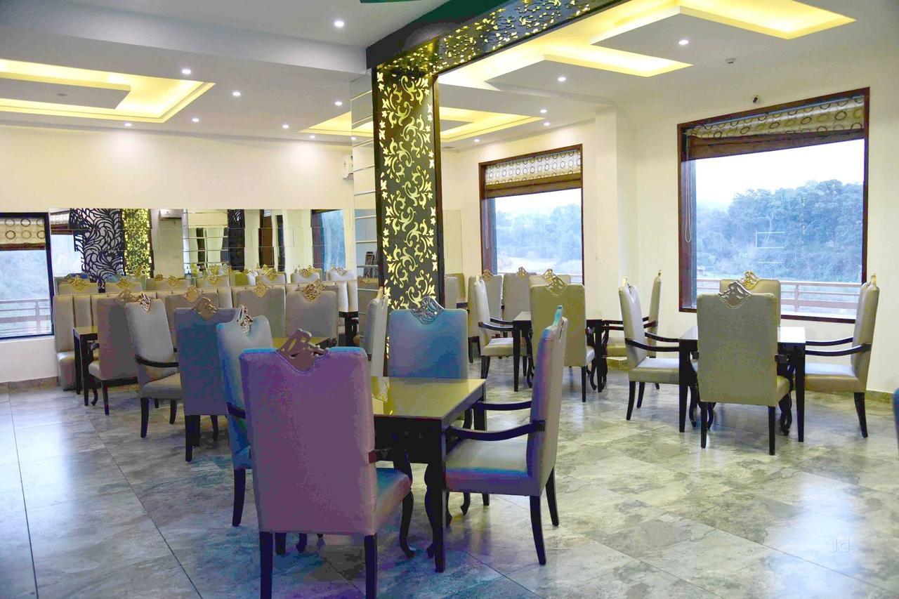 Fabhotel Kangra Roadway Inn Tanda Экстерьер фото